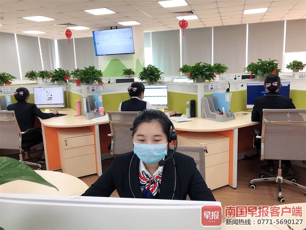 12345热线接线员.