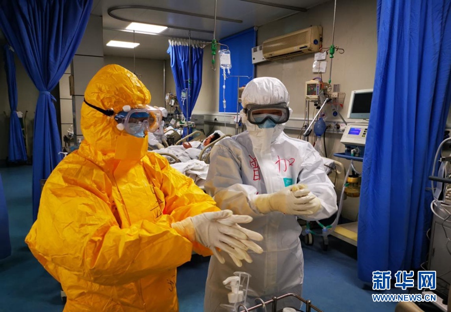 多地一线抗疫医务人员工作影像实录 (3)