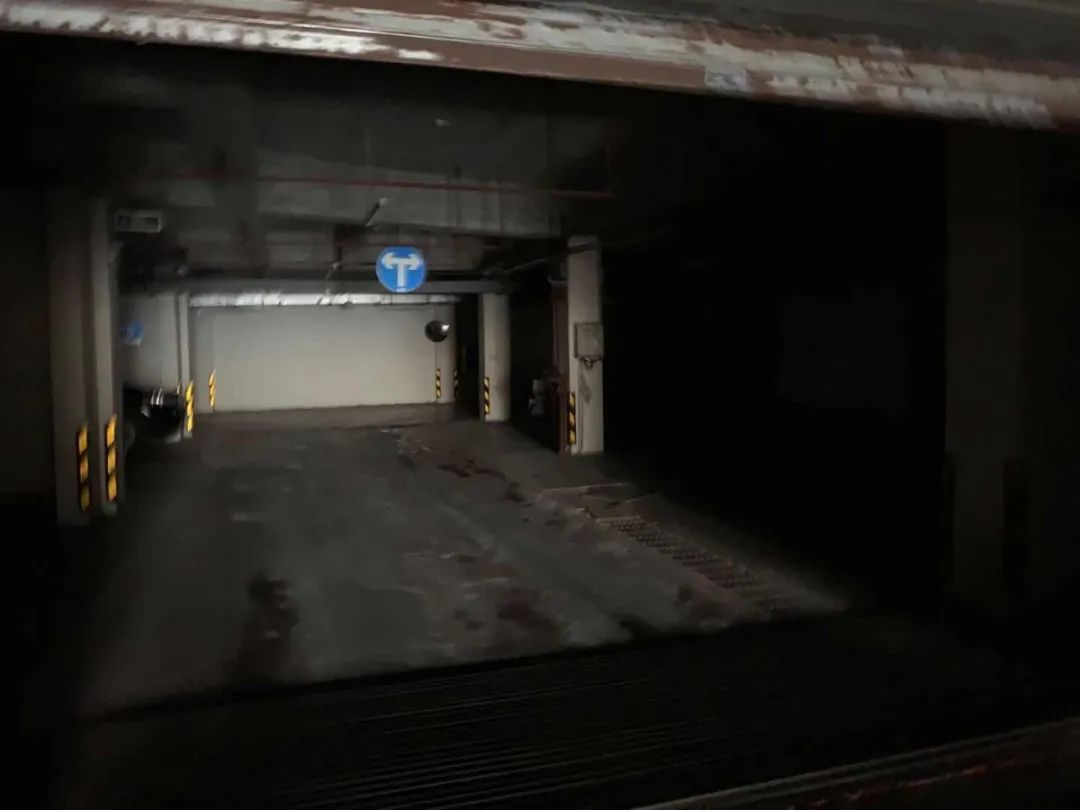 女子停车遭"可疑男"尾随!警惕地下车库暗藏的危险