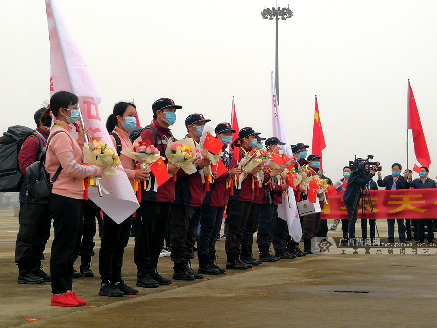 英雄归来广西第二批援湖北抗疫医疗队136人凯旋415