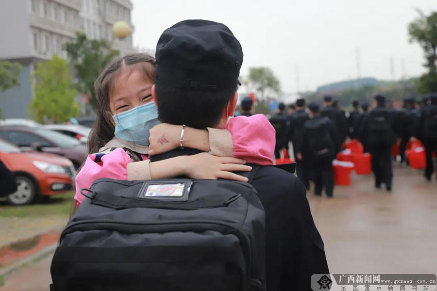 警察把小孩关监狱图片图片