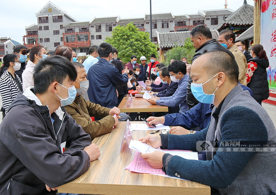 大化开展集中大接访活动 解决搬迁群众民生需求 (5/5)