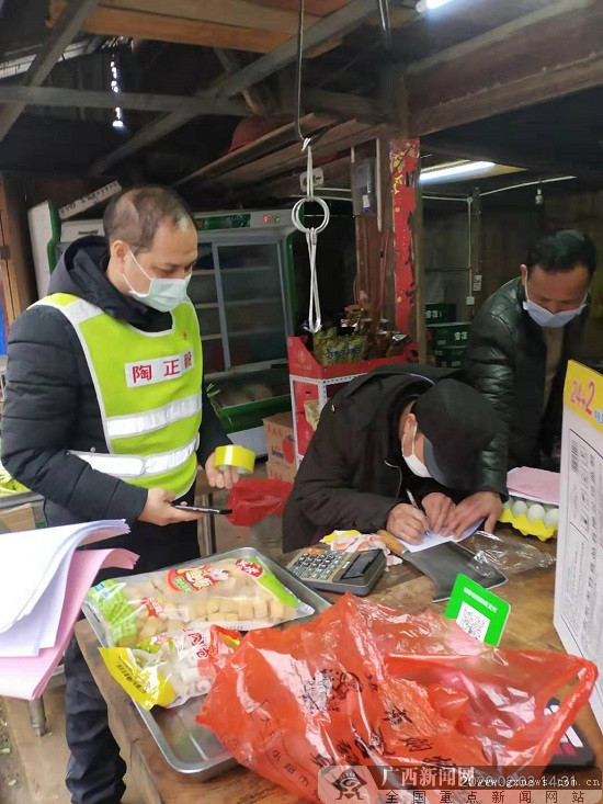 陶正毅,除了柳州市公安局派驻三江县洋溪乡玉民村第一书记的身份,他