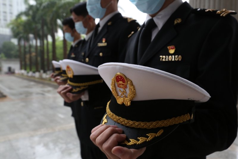 铭记英雄缅怀同胞南宁海关下半旗志哀