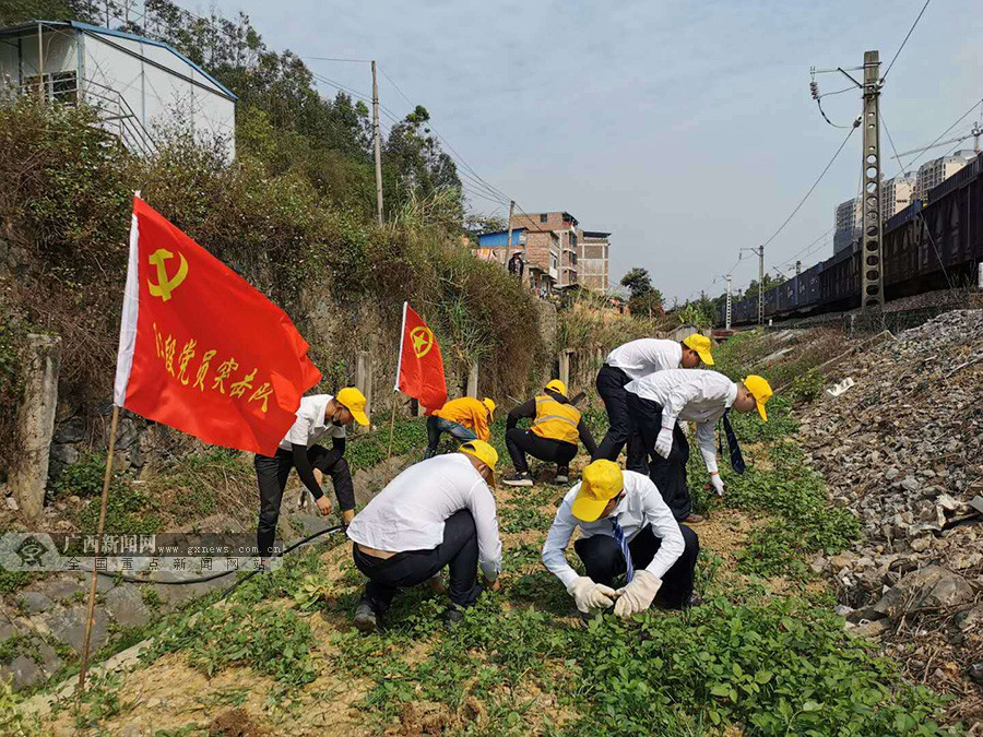 田林:开展铁路护路宣传 保障铁路安全畅通