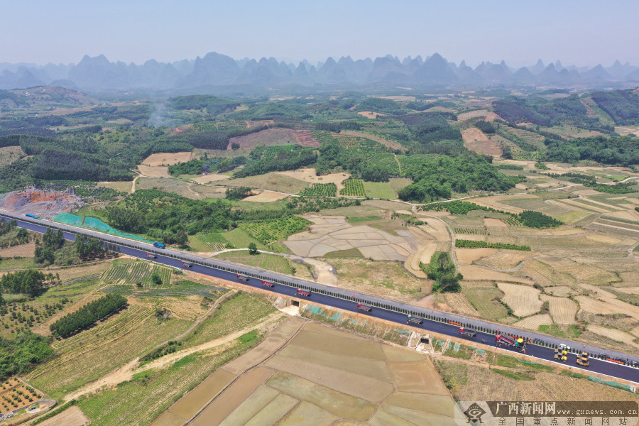 融河高速开展沥青路面施工技能比武
