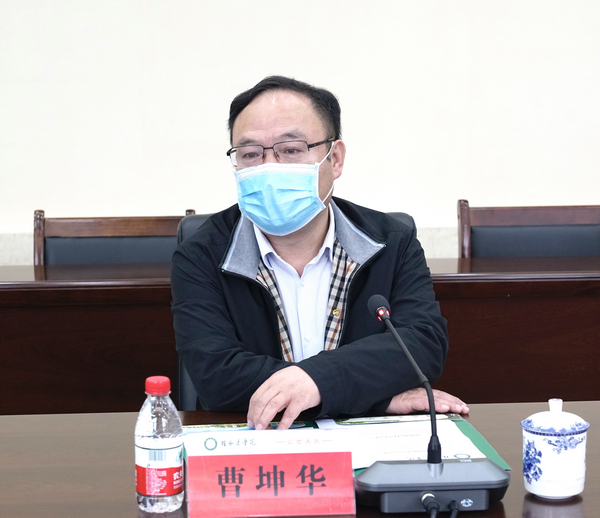 广西科技厅党组书记,厅长曹坤华