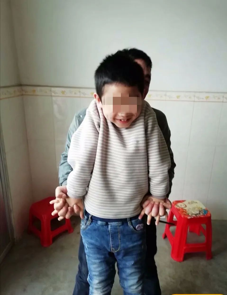 开学第一天,桂林7岁男孩在学校游泳池溺水身亡