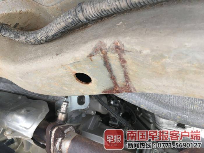 微卡左侧下方大梁变形弯曲.黄先生想买一辆货车跑运输.