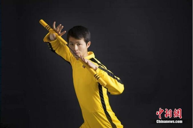 "快使用双节棍哼哼哈兮",乒乓球也能打得风生水起