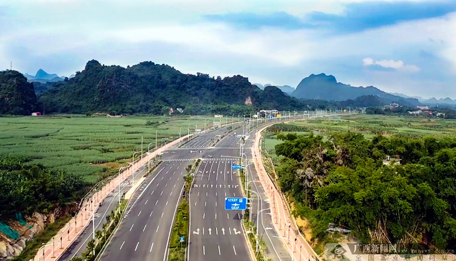 龙州水口镇东盟大道顺利竣工验收组图36