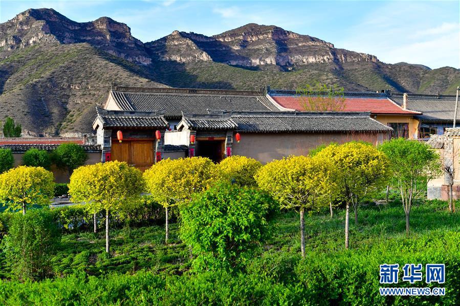 这是5月9日拍摄的山西省忻州市岢岚县宋家沟村的房屋.