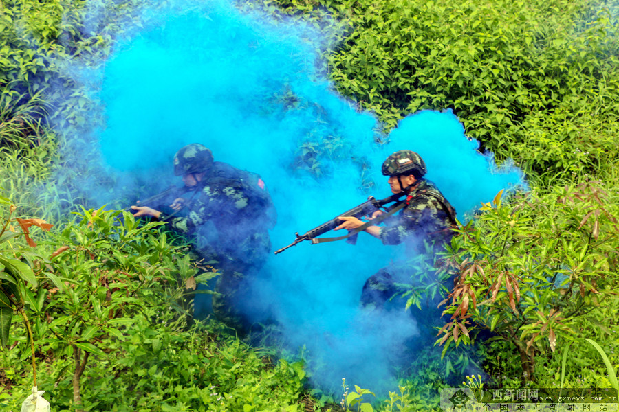 直击魔鬼周极限训练河池武警炎炎酷暑砺刀锋