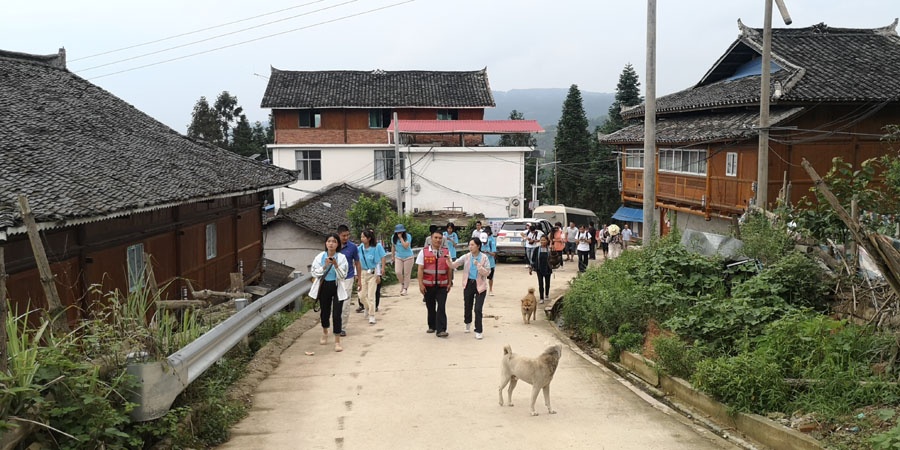 "千名记者一线行"第三批第二组采访团到三江侗族自治县富乡岑洞村采访