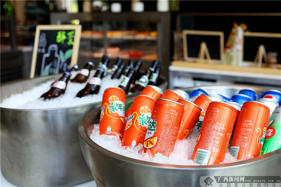 饮料区.广西新闻网记者 刘洋 摄