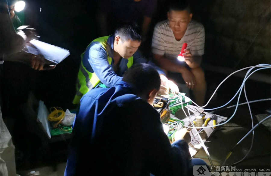 电信环江分公司立即启动应急通信保障预案,组织人员赶赴现场开展抢修