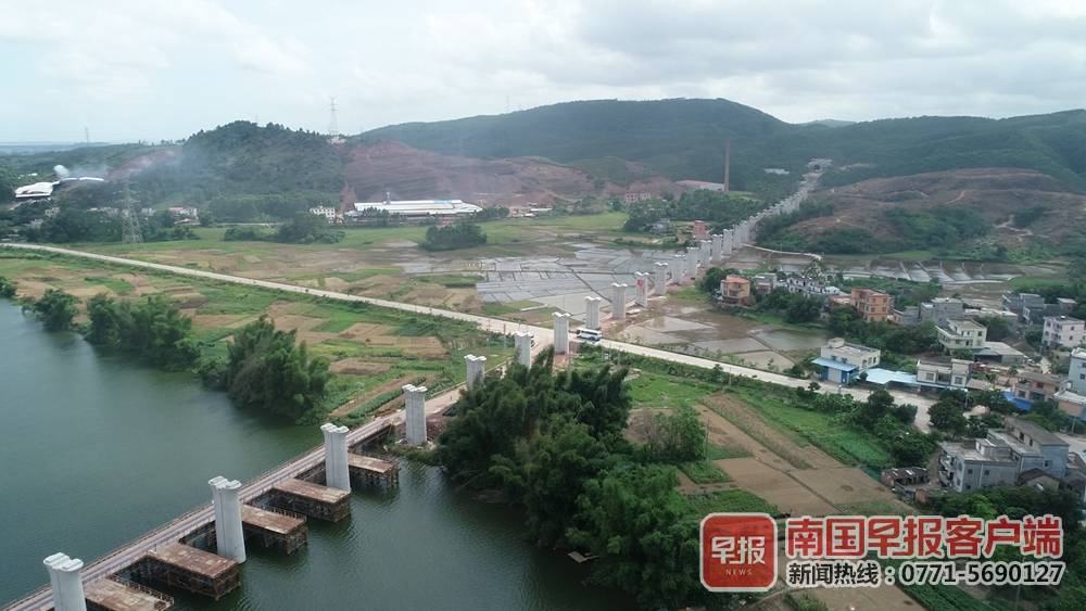 正在施工的江平河双线特大桥.陈磊摄
