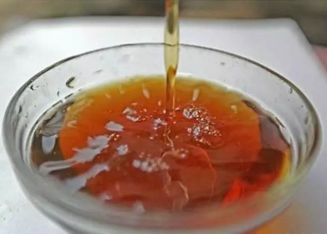 最特别的当属鱼露,又称"鲶汁"做出最地道的京族特色美味用他们捕来的