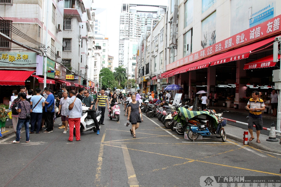 南宁市全面实施"门前三包" 市容整洁有序展新颜