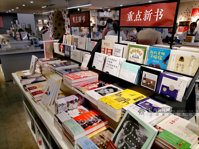 七夕将至 打卡南宁这家"高颜值"书店 (7/8)