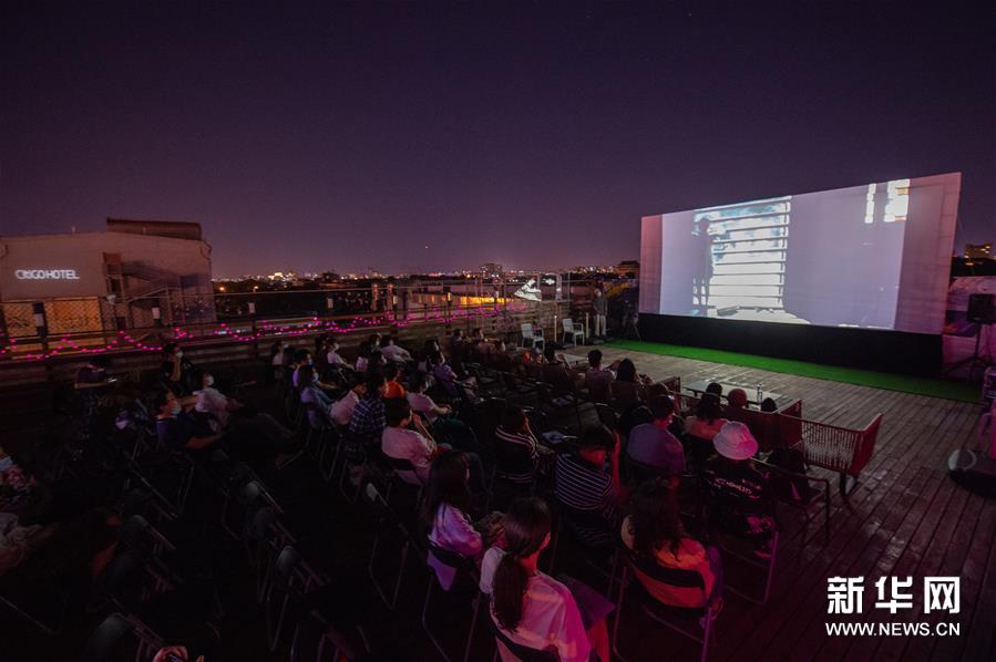 第十届北京国际电影节举行露天放映活动