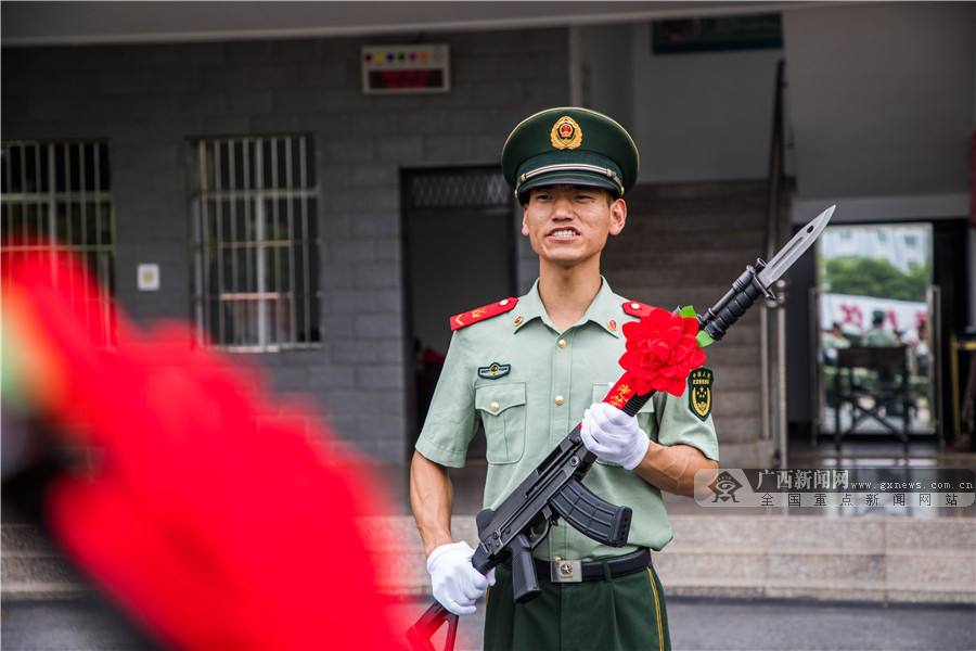 武警退伍老兵交接"第二生命" (5/15)