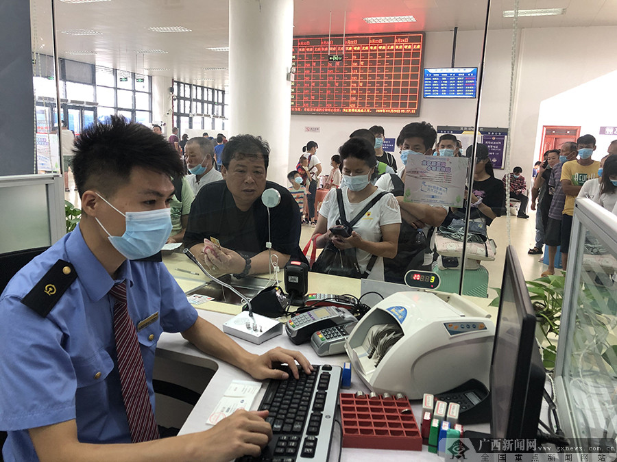 铁路暑运圆满收官 宾阳火车站旅客发送25.9万人 (3/3)