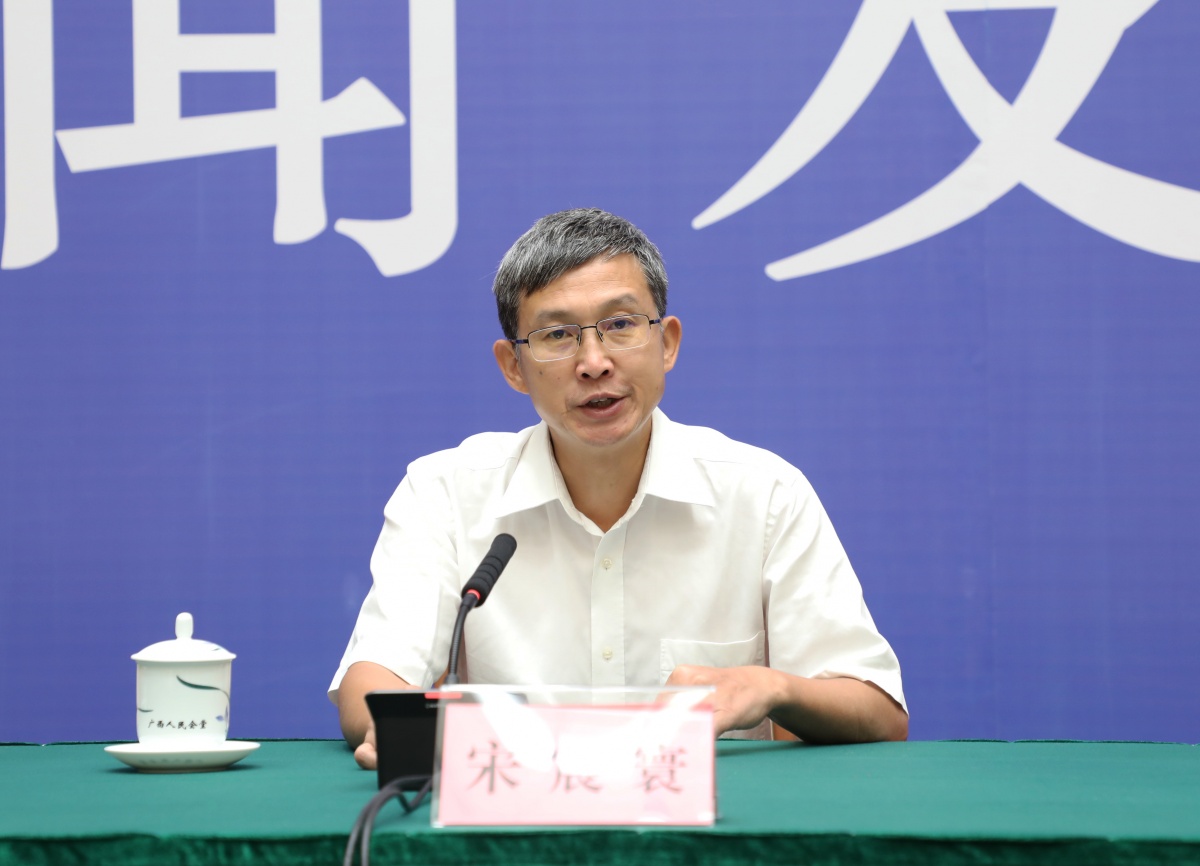 宋震寰:   各位记者朋友:   大家上午好!