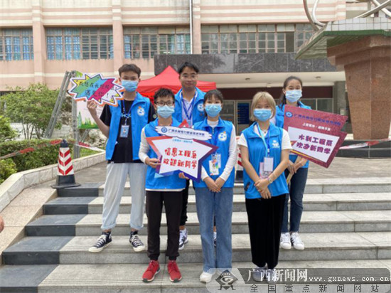 广西水利电力学院新生正式报到 首日3900名新生到校