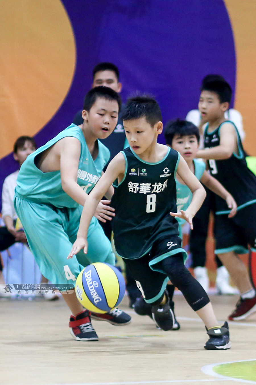篮球小将为荣誉而战.广西新闻网通讯员张竞文 摄