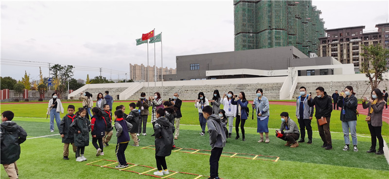 全国主流媒体聚焦川师大绵竹附小 见证绵竹抢抓成德同城机遇助推教育