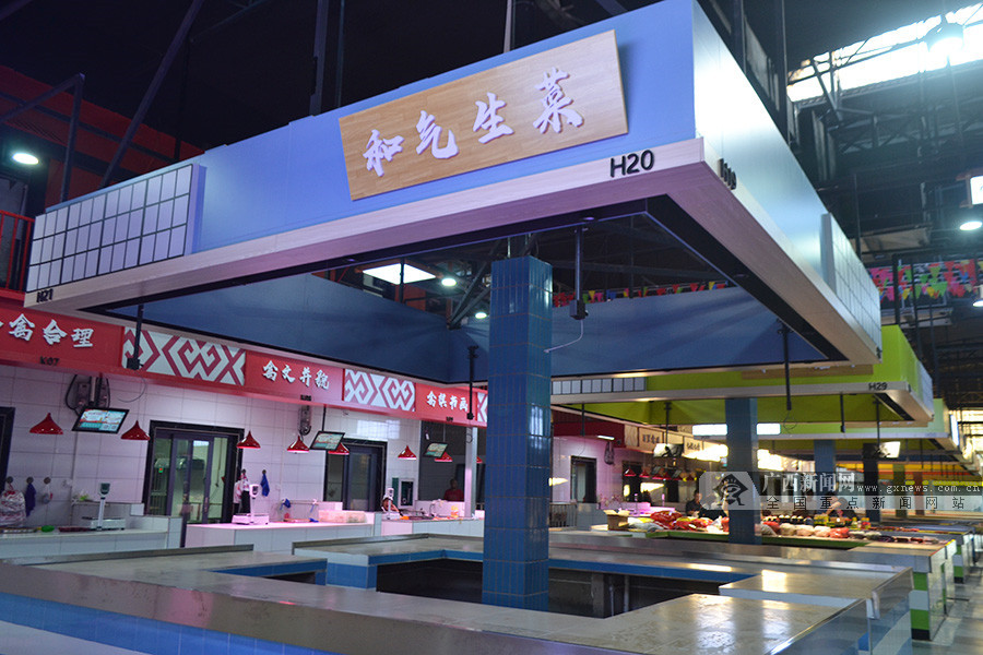 用"土话",成语谐音做招牌 南宁这些集市成"网红"