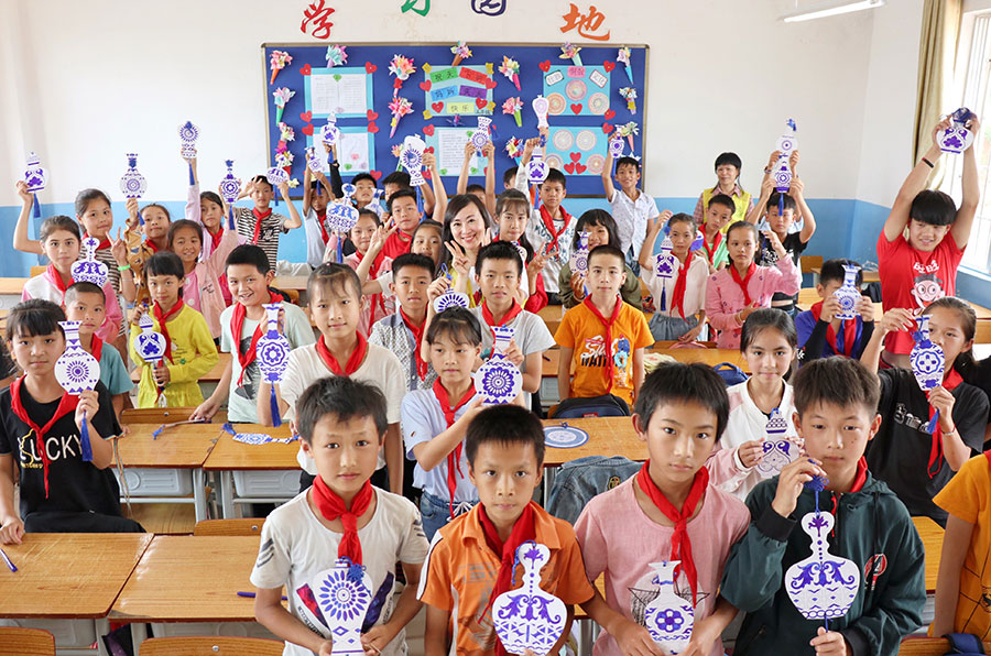 ����׳������������ݡ��ذ�ũ����Ů����ʷ�Ļ�־Ը����