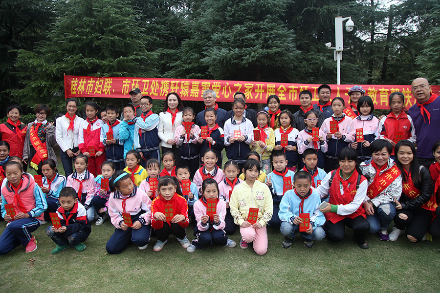 ������ԯ��ѩ��Ṥ������������ԯ��ѩ�����ذ�����������Ů�ж�