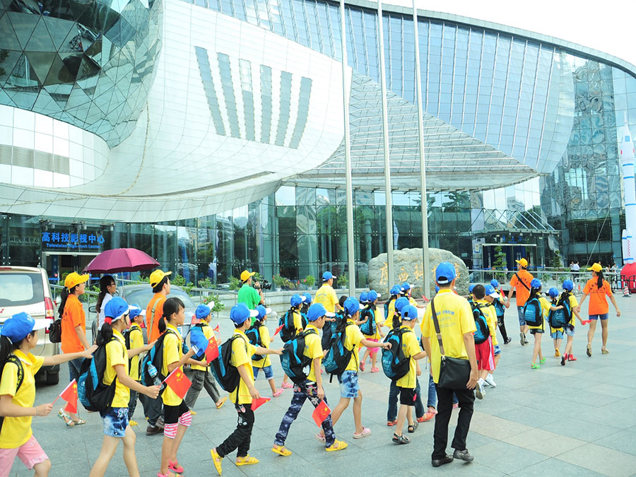 ����ְҵ����ѧԺ��Բ��ʹ�ߡ��ذ����ض�ͯ��Ŀ