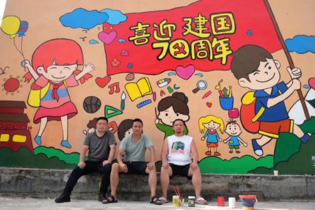 ����ʦ���ߵ�ר��ѧУ�վ�δ����������ʦ���ߵ�ר��ѧУǽ��־Ը������Ŀ