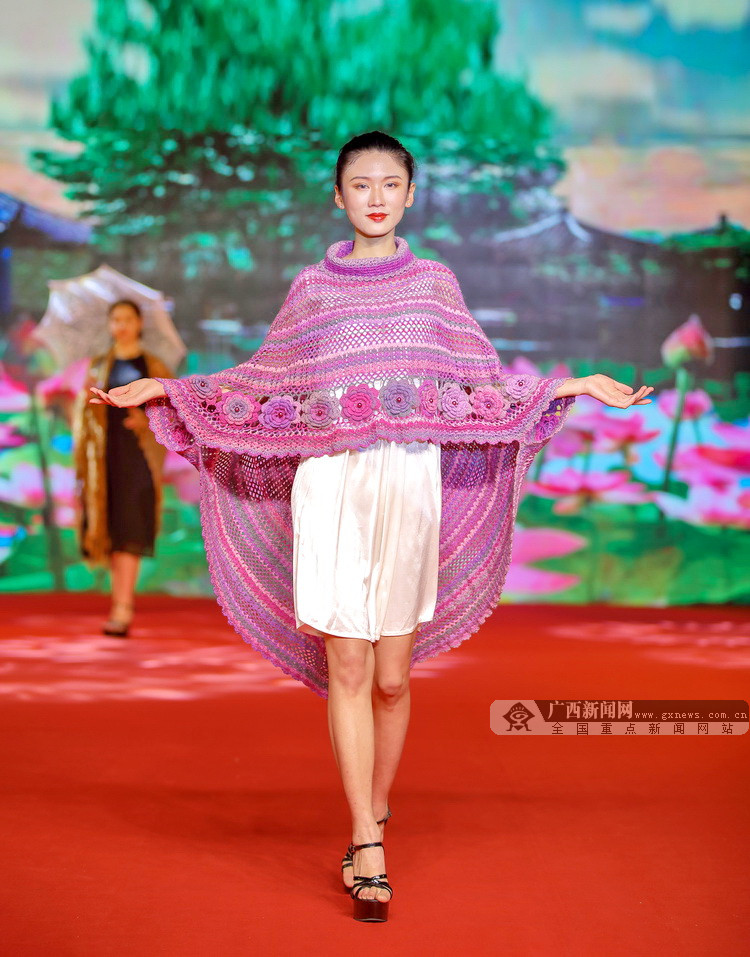 宜州:丝绸文化t台秀精彩上演(组图)