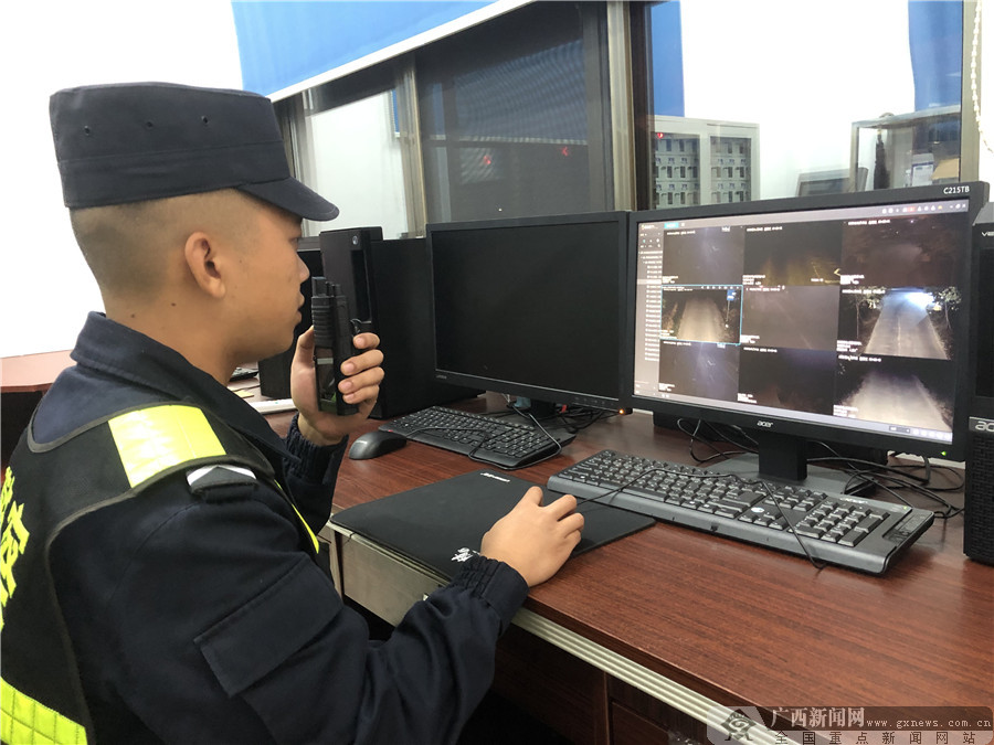 辅警开展视频监控巡查.广西新闻网通讯员 覃彬 摄