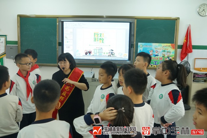 玉东小学校长图片