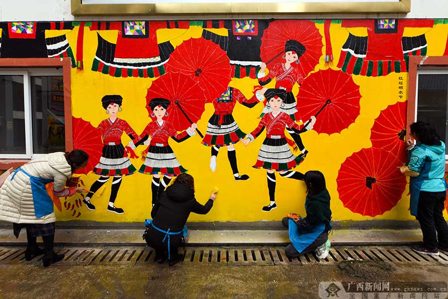 龙胜壁画创作颂党恩组图