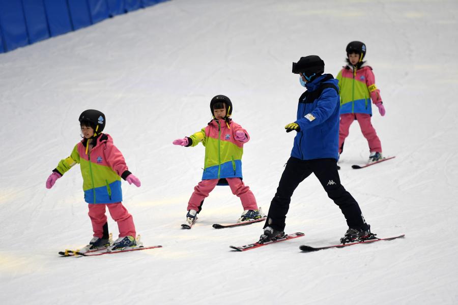 重庆:室内滑雪受青睐