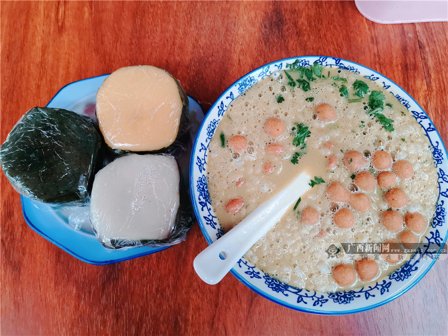 图为南宁某早餐店售卖的油茶.广西新闻网实习生 李婷 摄