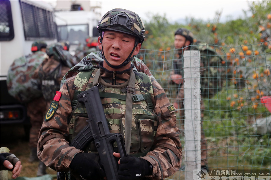 武警南宁支队:开启"魔鬼周"训练模式-广西新闻图集