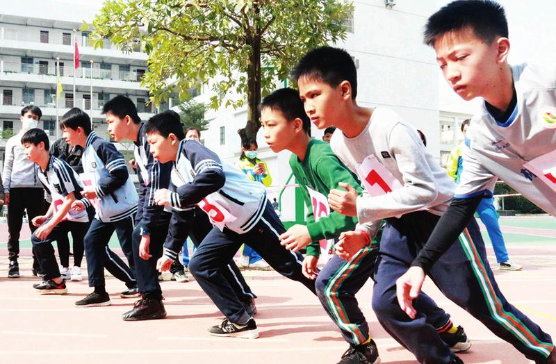 运动锻炼强体魄努力拼搏勇争先