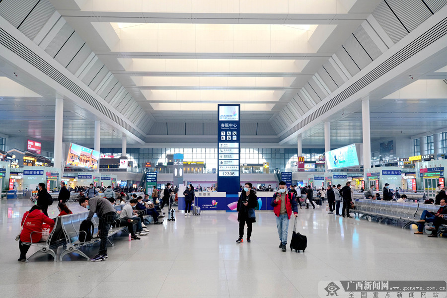 南宁东站候车区.通讯员 林楚越 摄