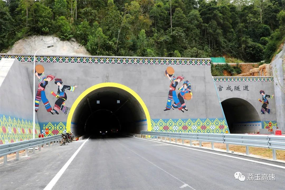 滚动新闻 > 正文古柜二号隧道左线长690米,右线长685米,该隧道的装饰