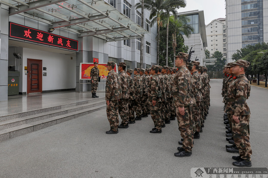 武警柳州支队举行2020年秋季入伍新兵分配仪式49