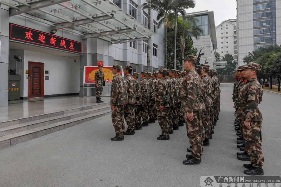 武警柳州支队举行2020年秋季入伍新兵分配仪式-广西新闻图集