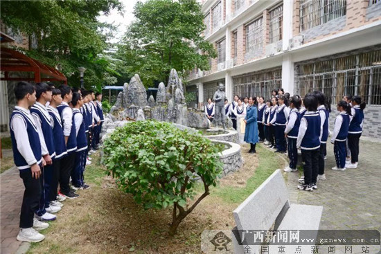 百色市第五中学创建"文秀先锋岗 搭建党员显能舞台