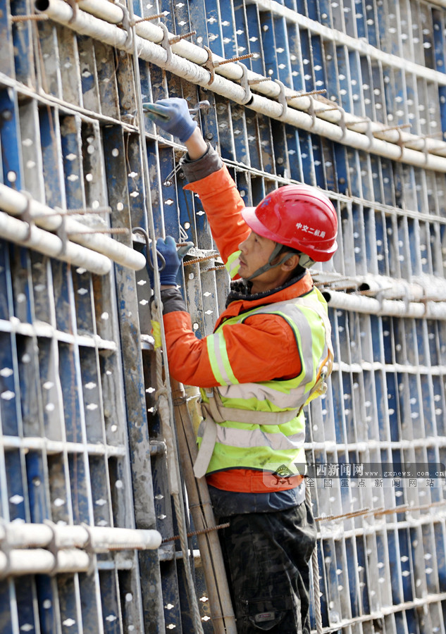 你坚守的样子 真美 | 融安广大劳动者守岗迎新年